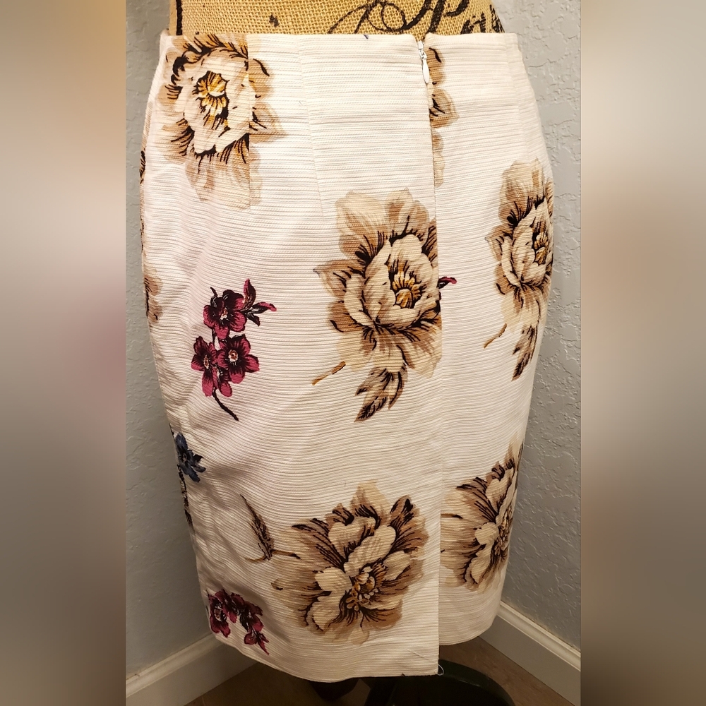 Ann Taylor Cream Floral Pencil Skirt - Picture 3 of 5